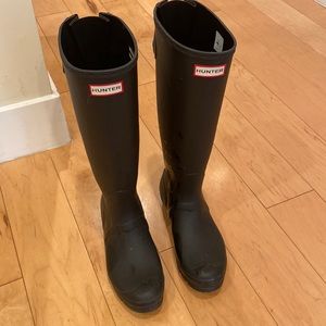 Women Hunter boots with adjustable back